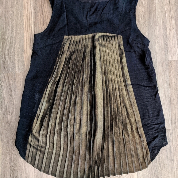 Sisley Black Gold Pleated Back Sleeveless Blouse S - Picture 2 of 6